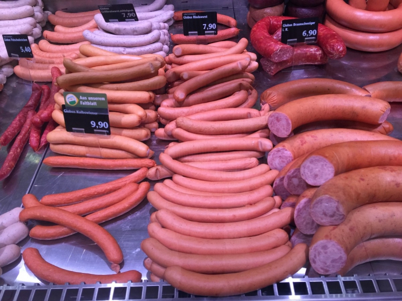 charcuterie-GONFARON-min_sausages_meat_butchery-1069321